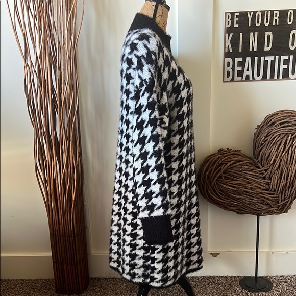 SO Black and White Houndstooth Sweater Dress - Picture 3 of 7
